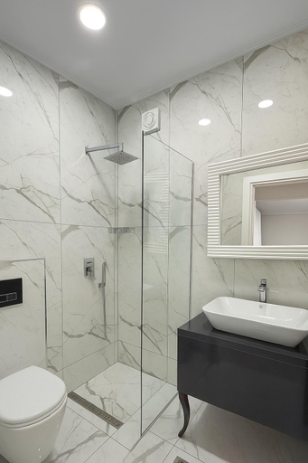 Bathroom 4, Oceanic Luxury Apartments, Sarandës