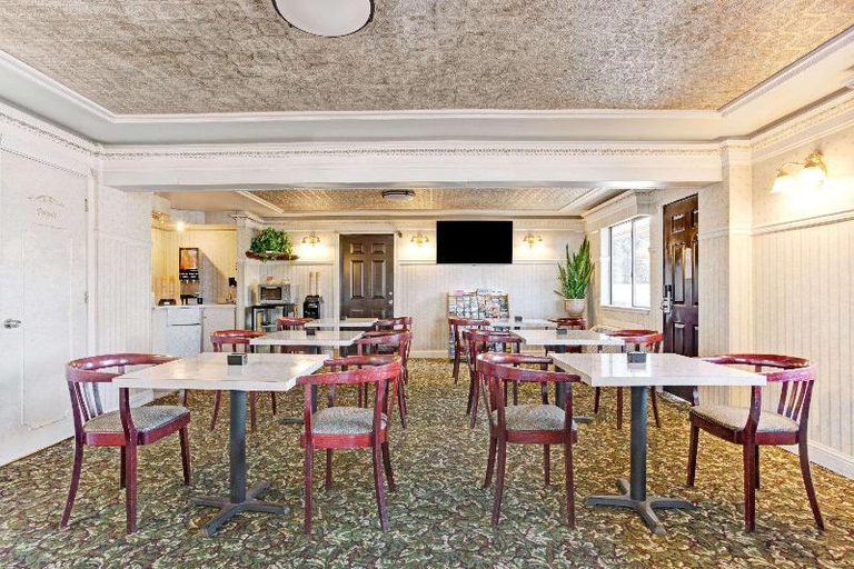 Food & Drinks 5, Days Inn by Wyndham Fife, Pierce