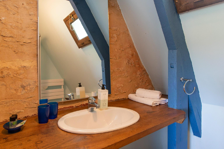 Bathroom, Maison Linol, Dordogne