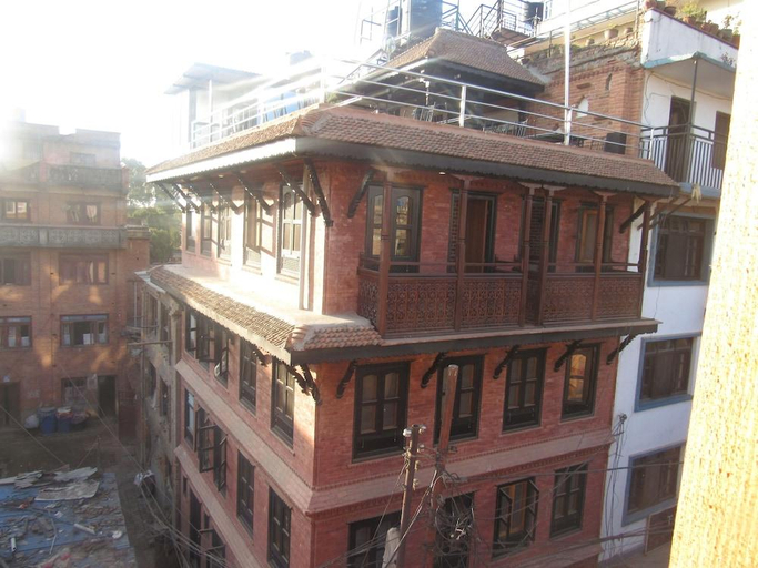 Exterior & Views