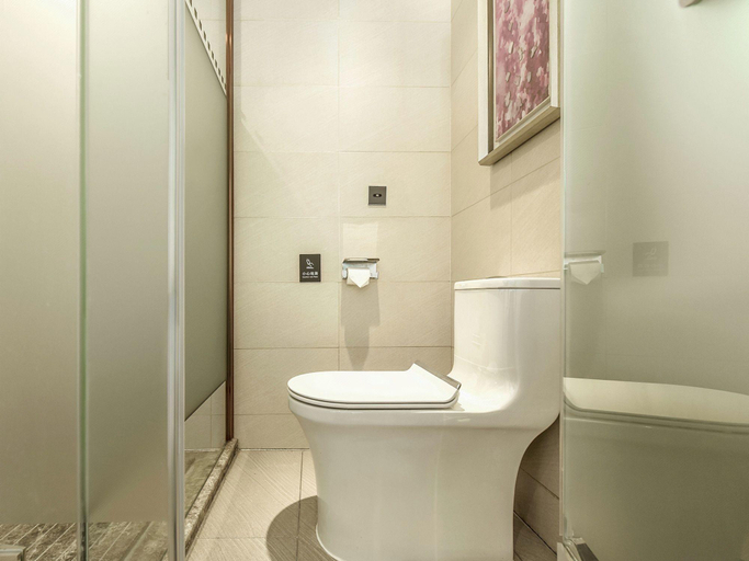 Bathroom 4, Lavande Hotel Sichuan Shehong Juxin Plaza, Suining