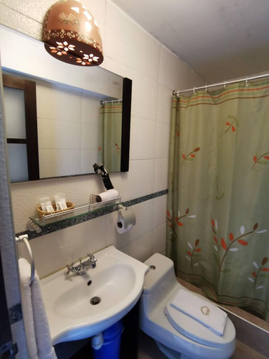 Bathroom 4, Terrazas Del Inca Bed And Breakfast, Urubamba