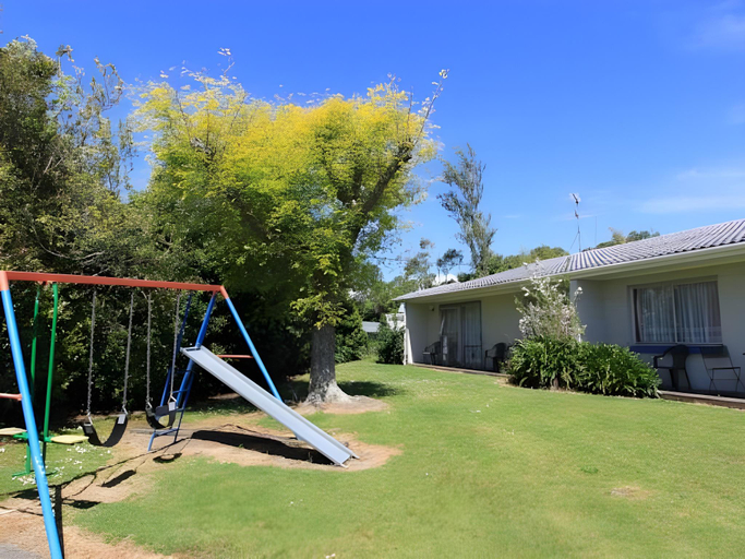Others 5, Waiuku Motel, Franklin