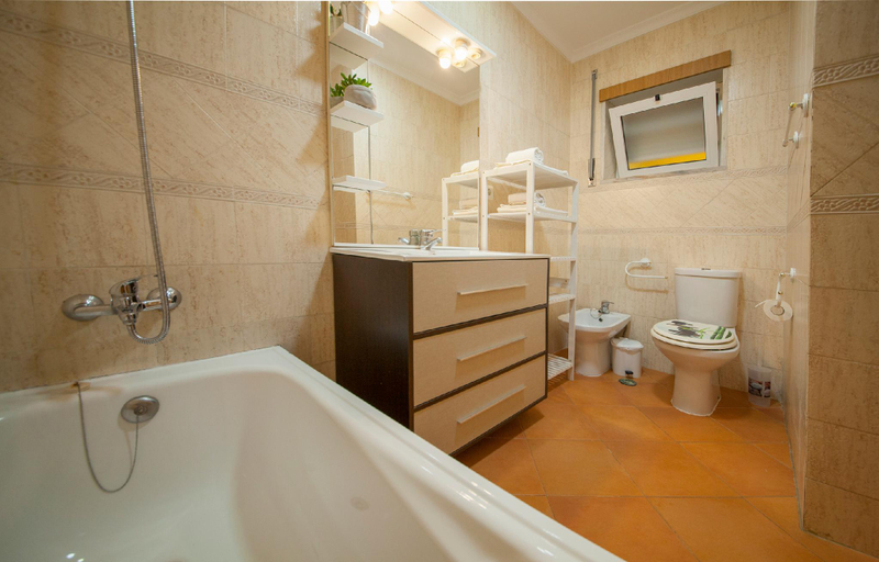 Bathroom 5, B11 - Condominio do Mar Apartment, Lagos