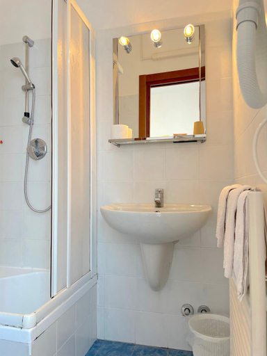 Bathroom 3, Agriturismo Barilaro, Savona