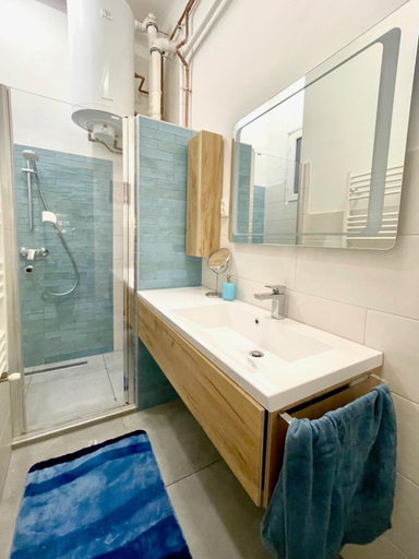 Bathroom 3, Acacia Private Rooms & Studios, Budapesti