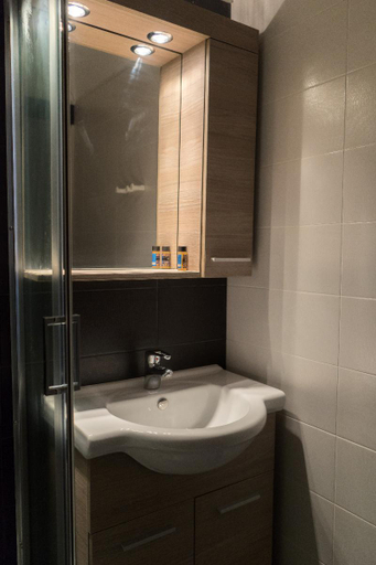 Bathroom 2, Polykratis Rooms, Thessaly