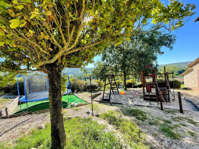 3, Detached villa - sleeps 10 - pool - pergola - playground for children - wifi, Perugia