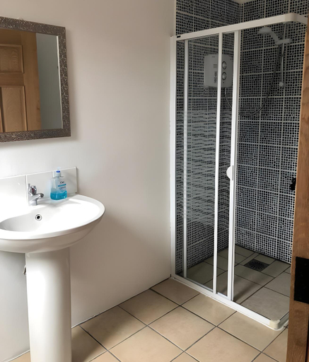 Bathroom 3, Four Seasons House