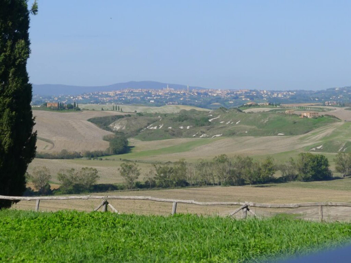 Others 2, Spacious Tuscan Farmhouse, Siena
