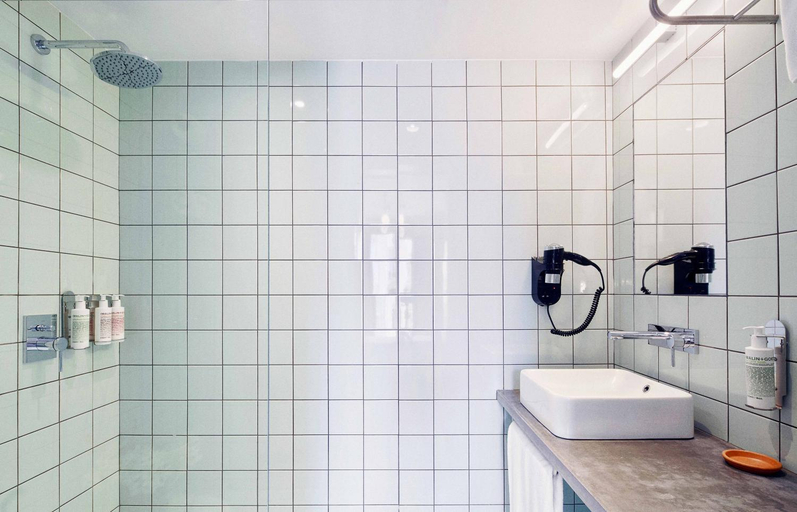 Bathroom 5, Hotel Brummell, Barcelona