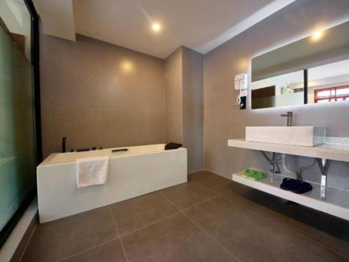 Bathroom 4, Lijiang Liwang Hotel, Lijiang