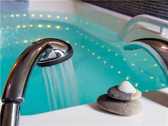 Bathroom 4, La Villa Du Lac- 3 rooms for 6 people, Ain