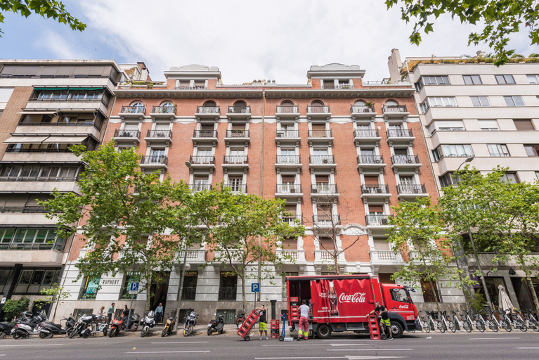 City view, 2 Bd Apartment Exclusive Location in Golden Mile. Velazquez II, Madrid