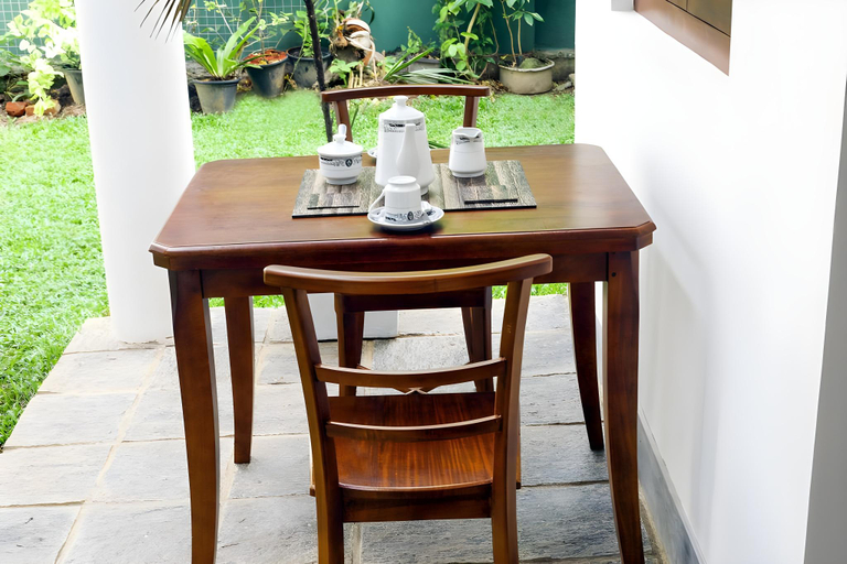 Others 5, Knight Inn, Galle Four Gravets