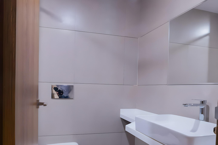 Bathroom, Sky Ridge, Krishna