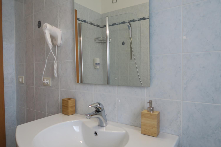 Bathroom 2, Homiday - GuestHouse Meraviglie D'Abruzzo, Pescara