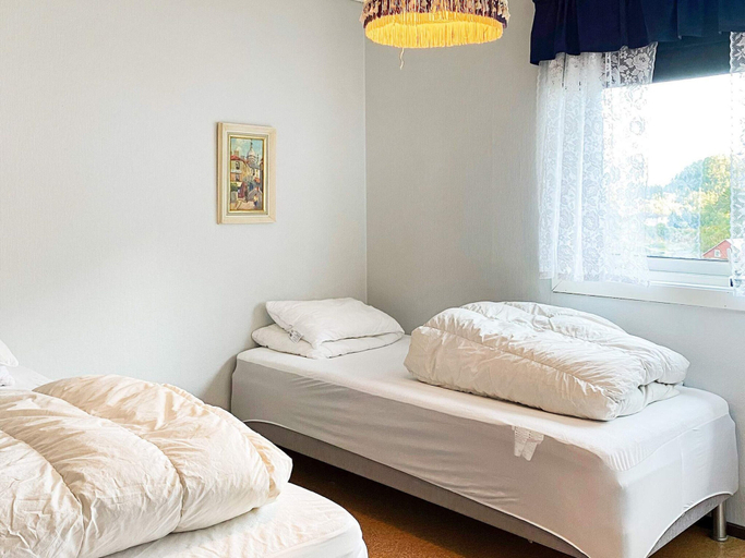 Bedroom 2, 9 Person Holiday Home in Reksteren, Tysnes
