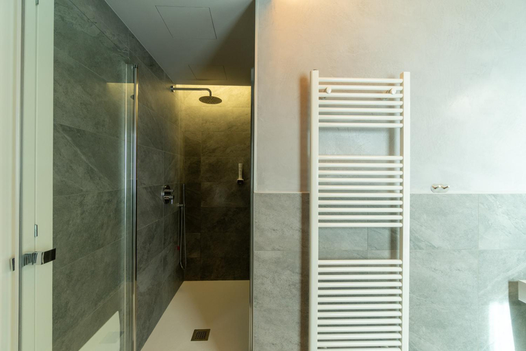 Others 2, La Casa in Paese, Verona
