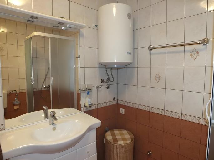Bathroom 2, Apartments and Rooms PUNTA, Umag