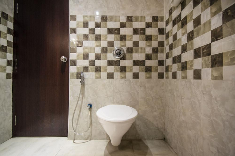 Bathroom 4, FabHotel NK Courtyard, Nr Guindy Industrial Estate, Chennai