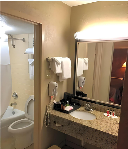 Bathroom 3, Michigan City Inn, LaPorte