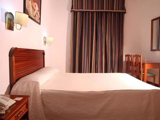 Bedroom 3, Pension Carrera, Madrid