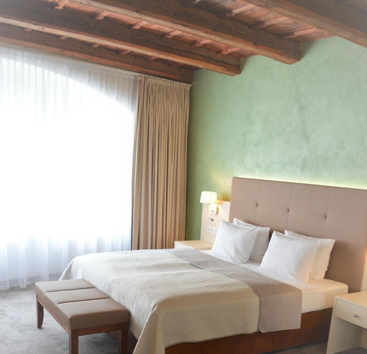 Bedroom 2, The Golden Wheel, Praha 6