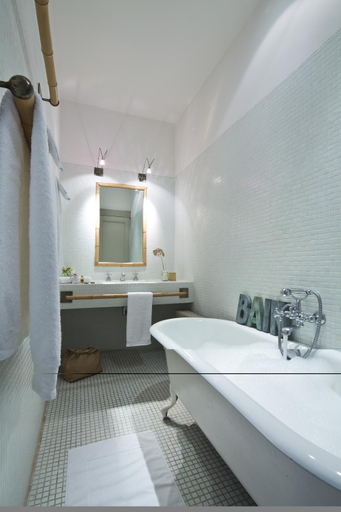 Bathroom 4, Bed and breakfast Le Chateau d'Uzer, Ardèche