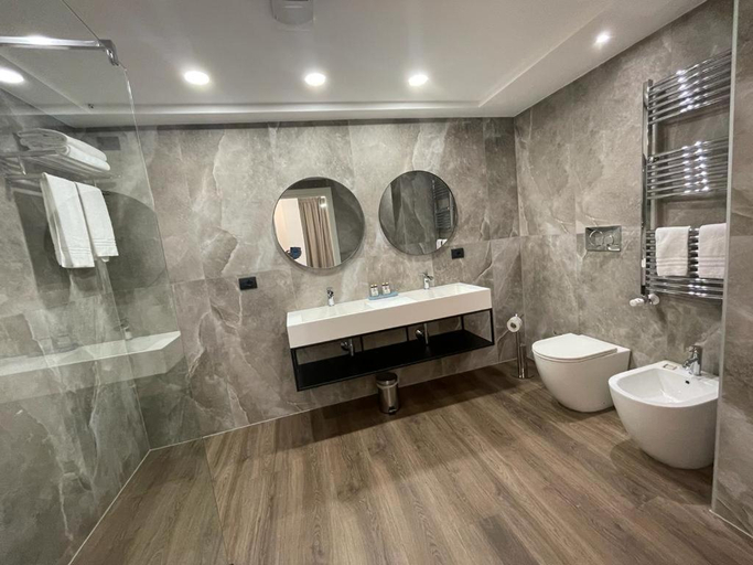 Bathroom 4, Hotel Zara Milano, Milano