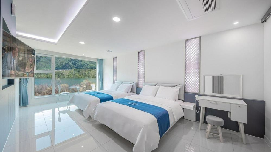 Bedroom 2, Nami Island River North Pool Villa, Gapyeong