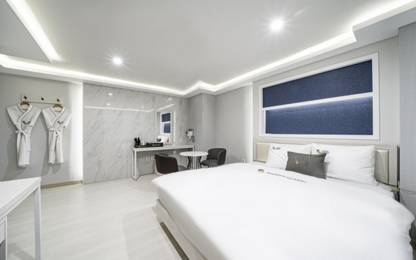 Bedroom 4, Tongyeong Sweet Hotel, Tongyeong