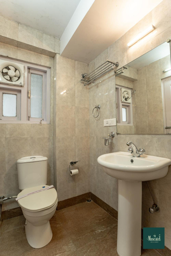 Bathroom 3, Muscatel Nirvana – At The Mall Road, Darjiling