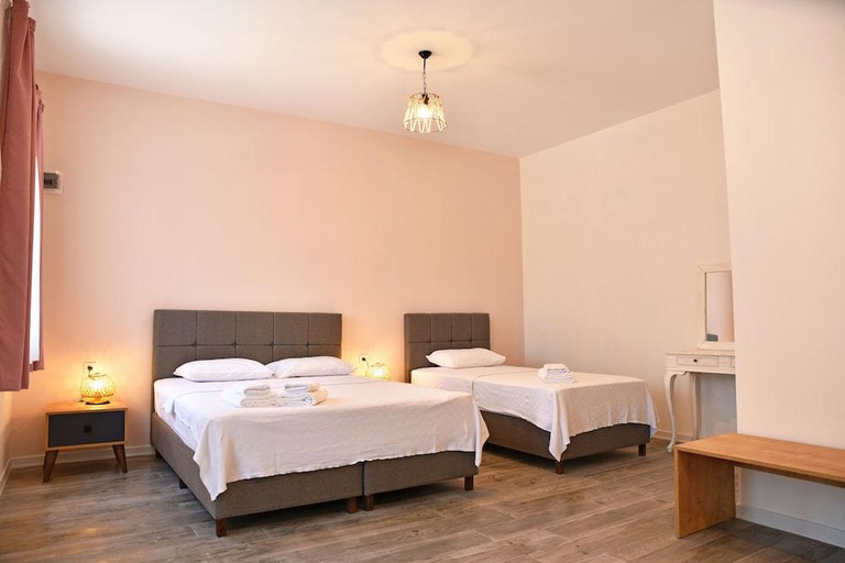 Bedroom 2, Zeytin Arası Apart Otel, Ayvalık