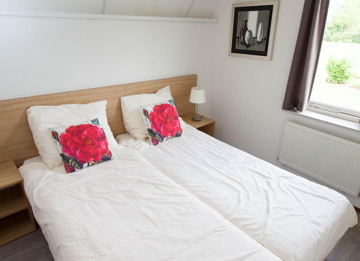 Bedroom 3, Detached chalet with garden and WiFi in Limburg, Echt-Susteren