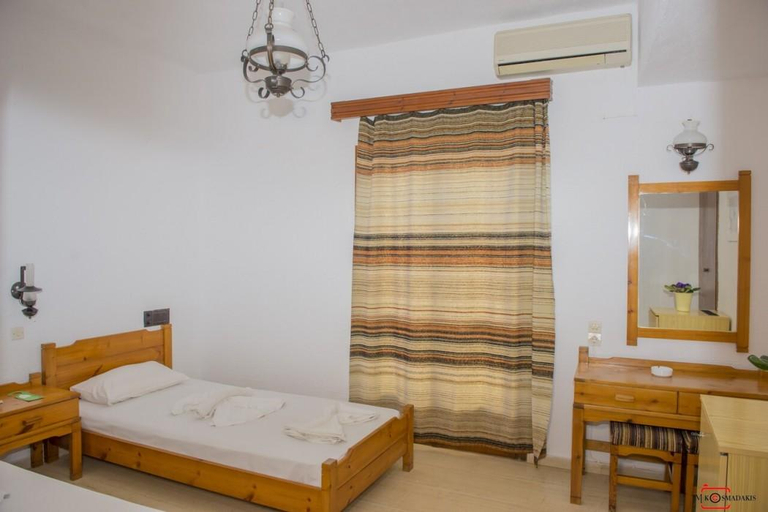 Bedroom 2, Hotel Velissarios, Crete