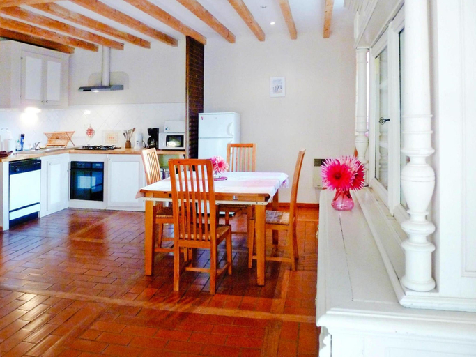 Others 5, Rural Pool Retreat in the Hills, Haute-Loire