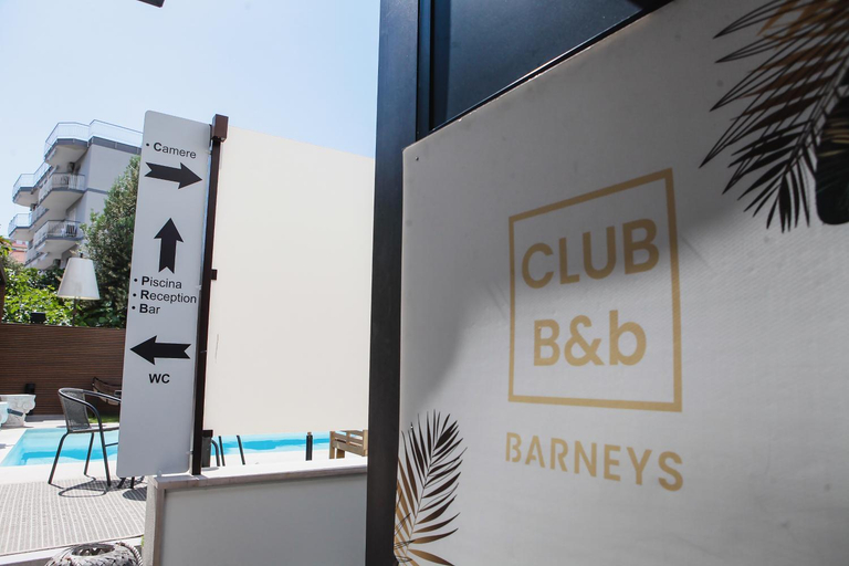 Others 5, Barneys B&b, Napoli