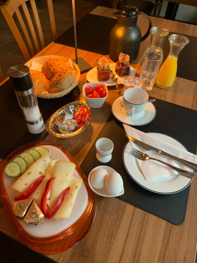 Food & Drinks