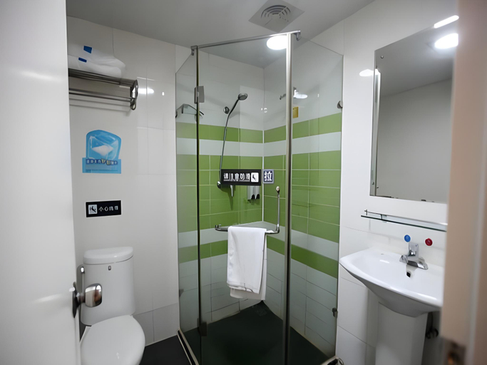 Bathroom, 7 Days Inn Nanchang Bayi Square Zhongshan Road Wanshou Palace, Nanchang