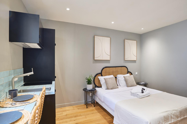 Bedroom 2, Residence centre de Paris by Studio prestige, Paris