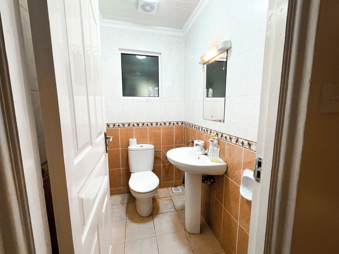 Bathroom 5, Cedar, Mavoko