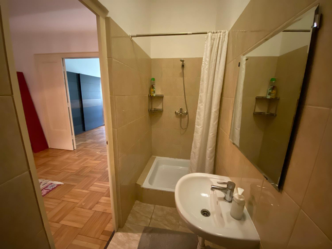 Bathroom 2, Holiday apartments & rooms next Danube Promenade, Budapesti
