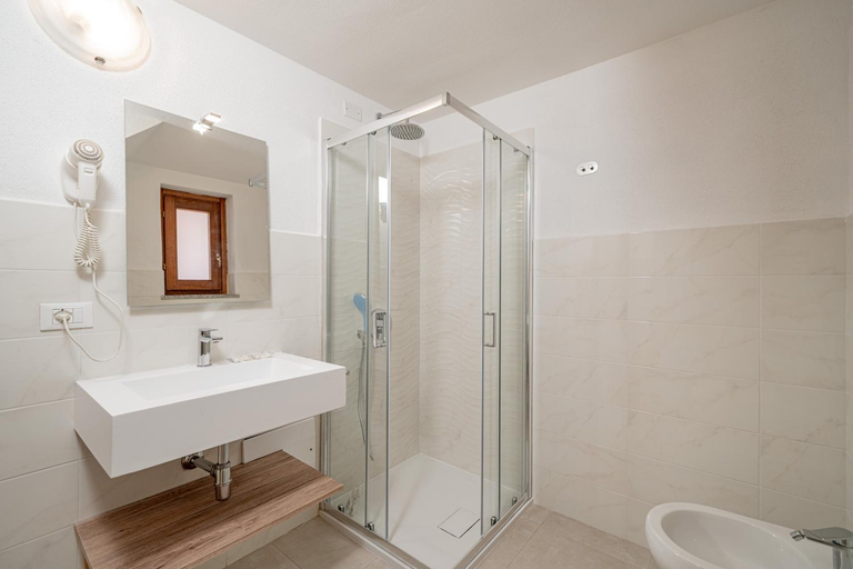 Bathroom 3, Residence Li Menduli, Nuoro