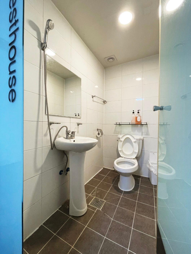 Bathroom 3, 24 Guesthouse Sinchon Avenue, Seodaemun