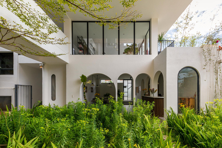 Exterior & Views