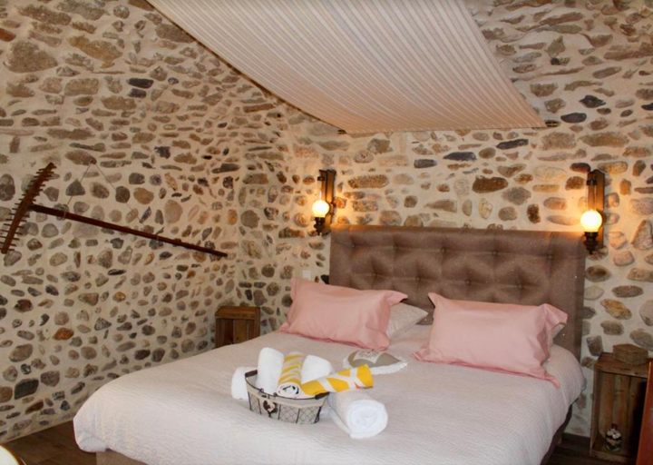 Bedroom 2, Le Mas Charamelia, Gard