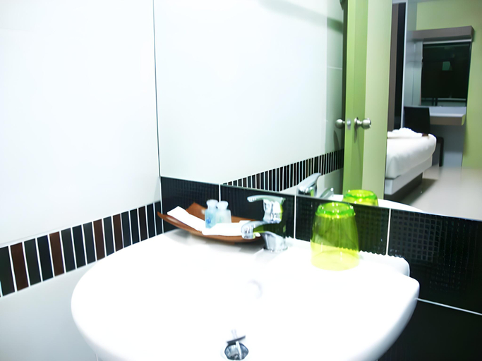 Bathroom 3, Thong Manee Hotel, Hat Yai