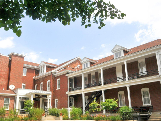 Exterior & Views