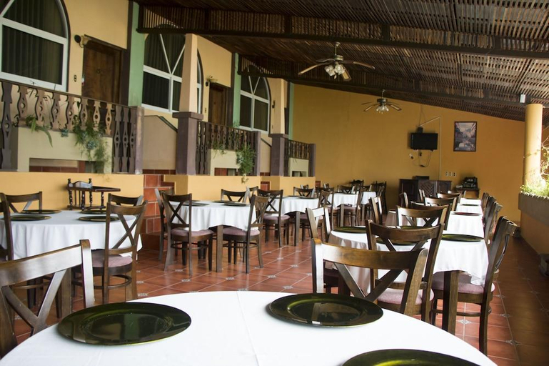 Food & Drinks 4, La Ribiera del Lago Peten Itza, Flores
